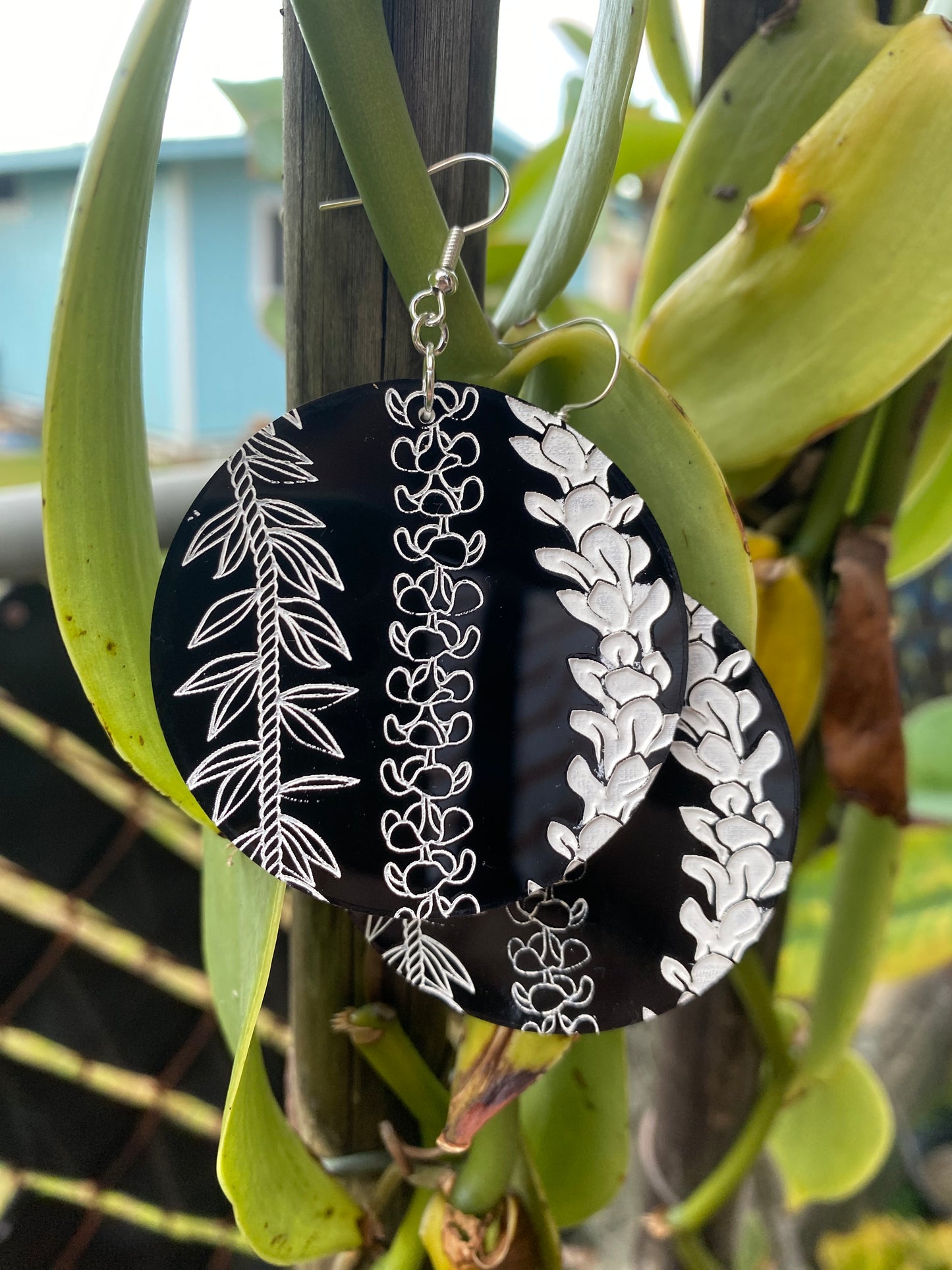 Black Circle Lei Earrings