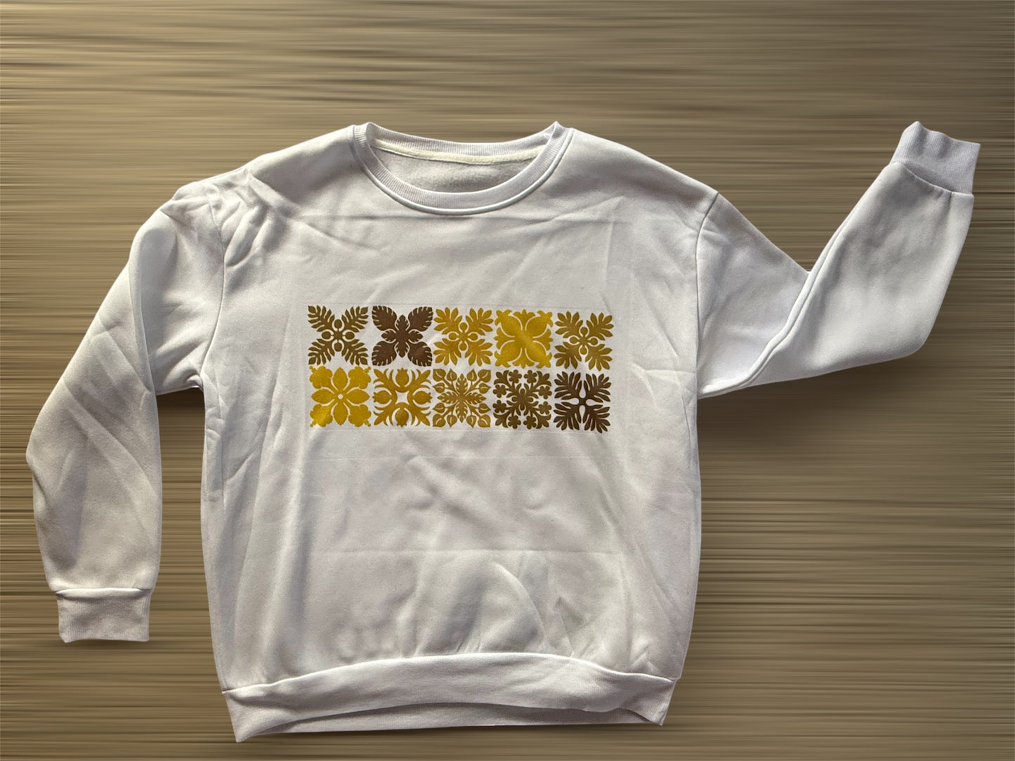 White w/Mustard Yellow Ulu